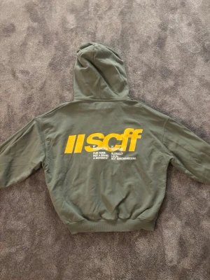 Scuffers hoodie - Jättefin hoodie från Scuffers, i storlek S och endast använd en gång så skicket är som nytt. Den passar även M.💞