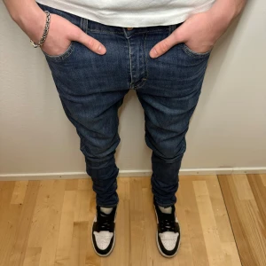 Mörkblå Tiger of Sweden Jeans - Mörkblå Tiger of Sweden Jeans - Style Evolve - W32 L30 - Skick 9/10 Hör av er vid minsta fundering!