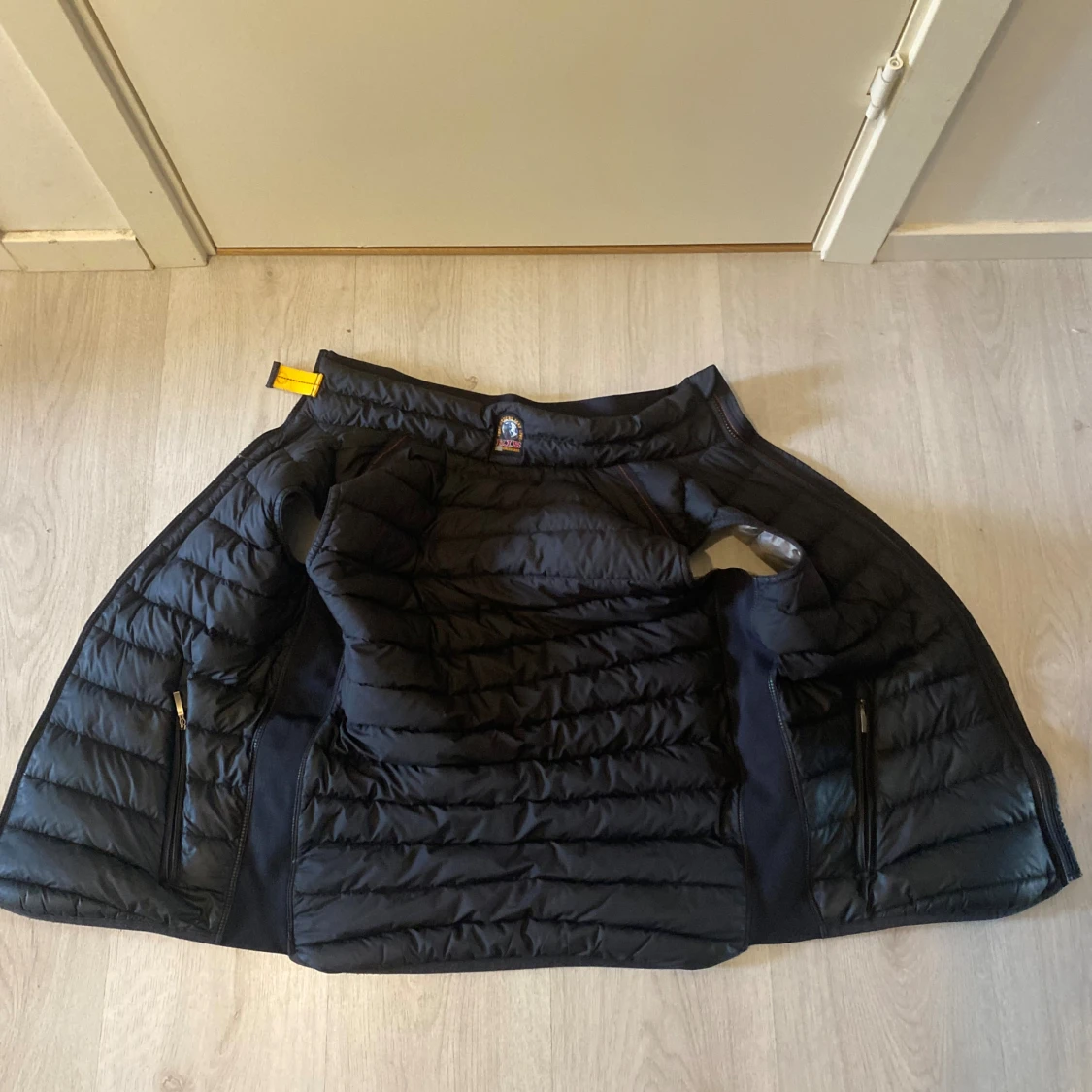 Svart dunväst från Parajumpers - 3