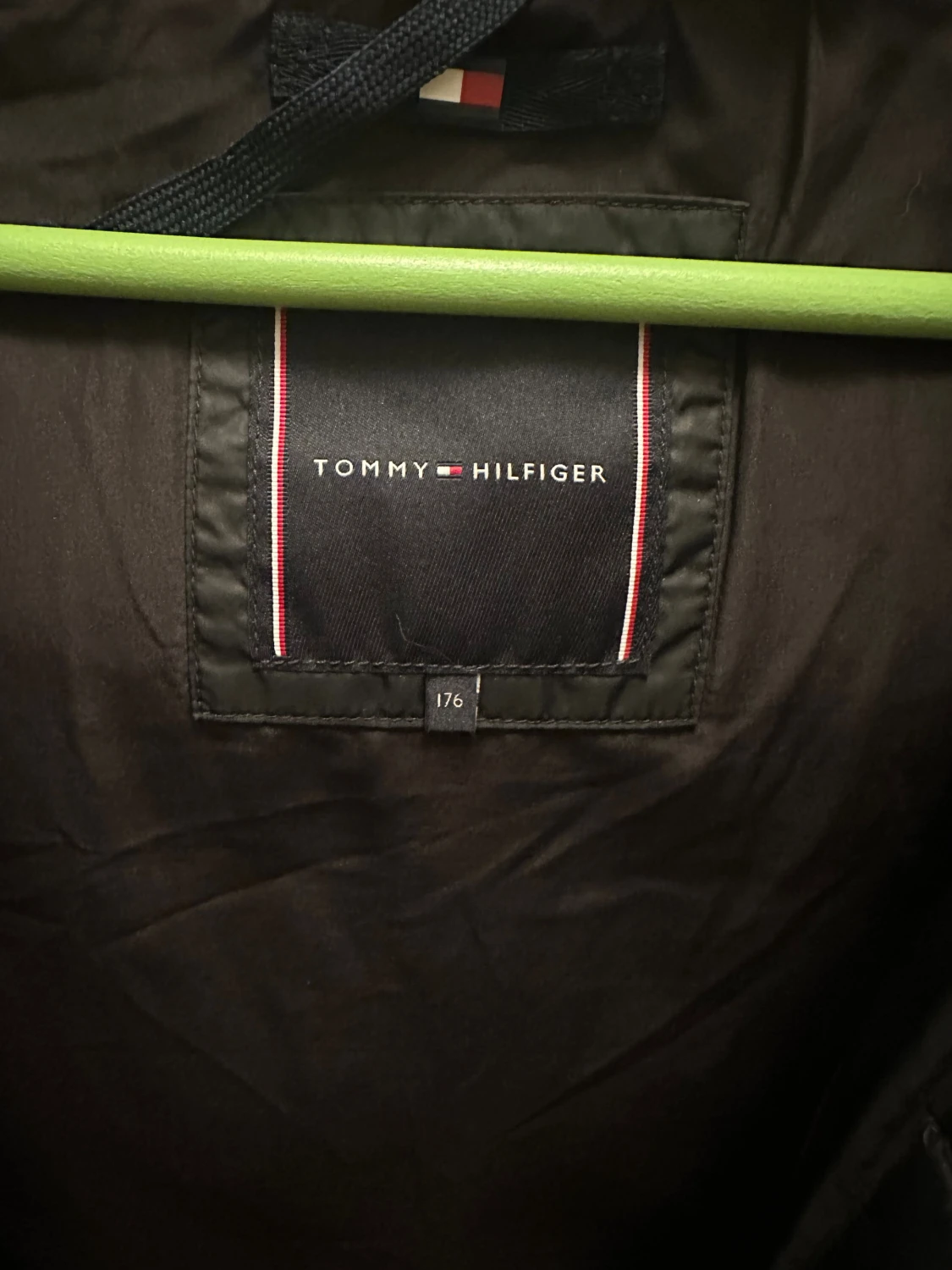 Svart pufferjacka från Tommy Hilfiger - 2