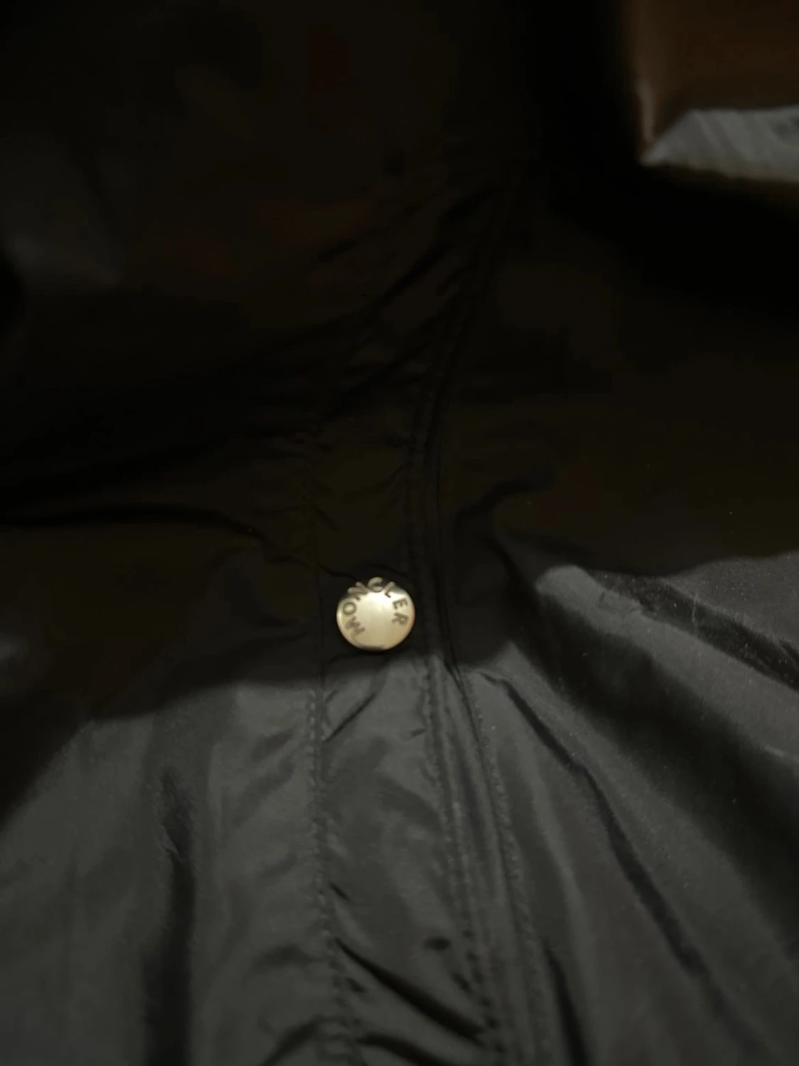 Svart vindjacka från Moncler med huva - 3