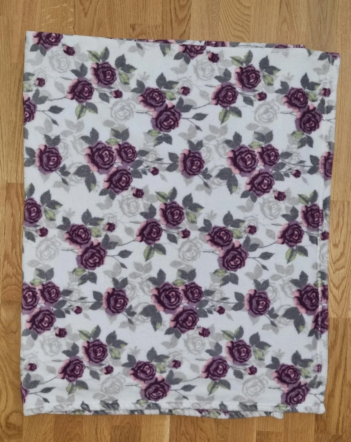 Vit blommig fleecekjol