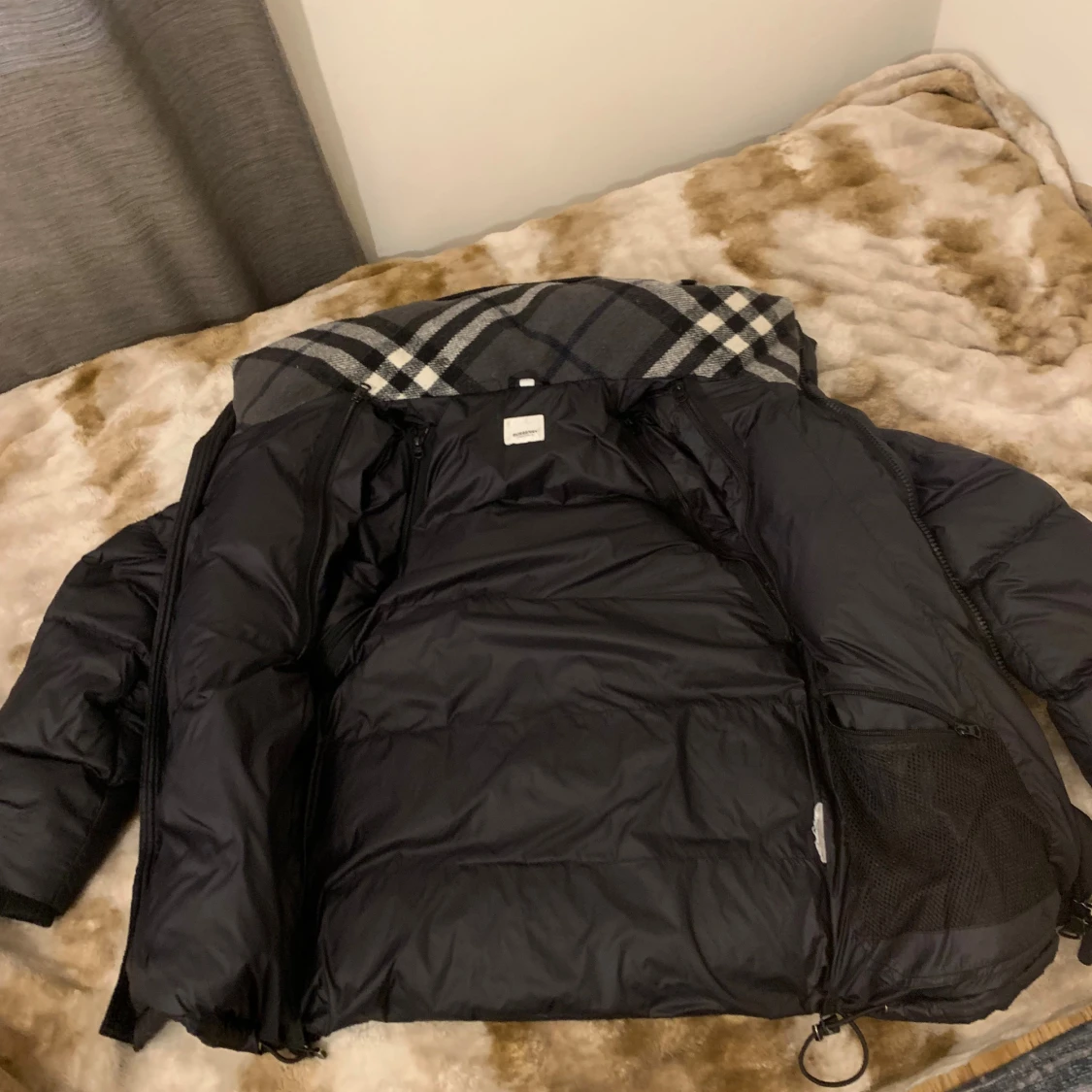 Svart pufferjacka från Burberry - 1