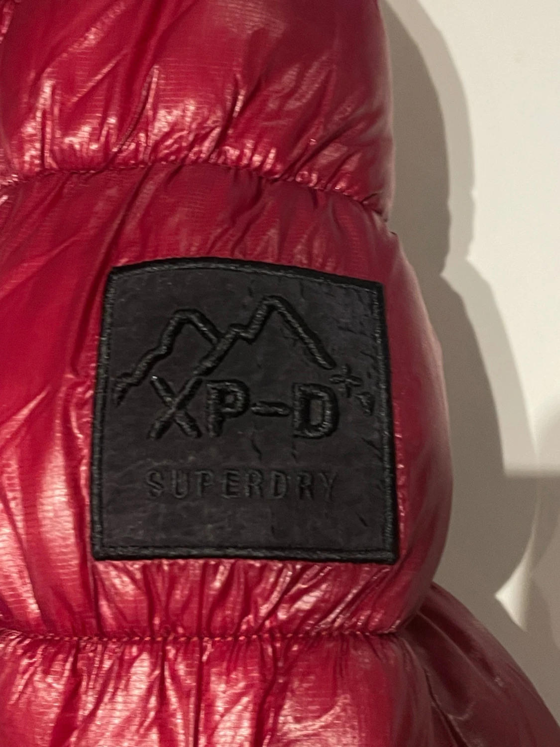 Röd pufferjacka från Superdry  - 4