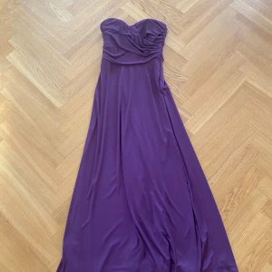 Lila balklänning - Säljer en balklänning jag använt en gång! Superfin och ser helt ny ut! 💜