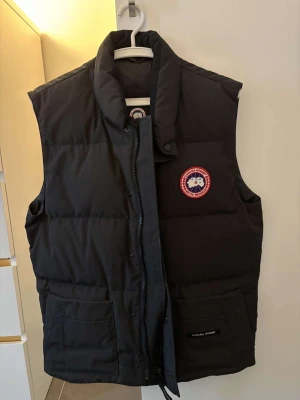 Canada goose - Canada goose väst, i dunder skick. Kvitto finns. Kom privat vid frågor.