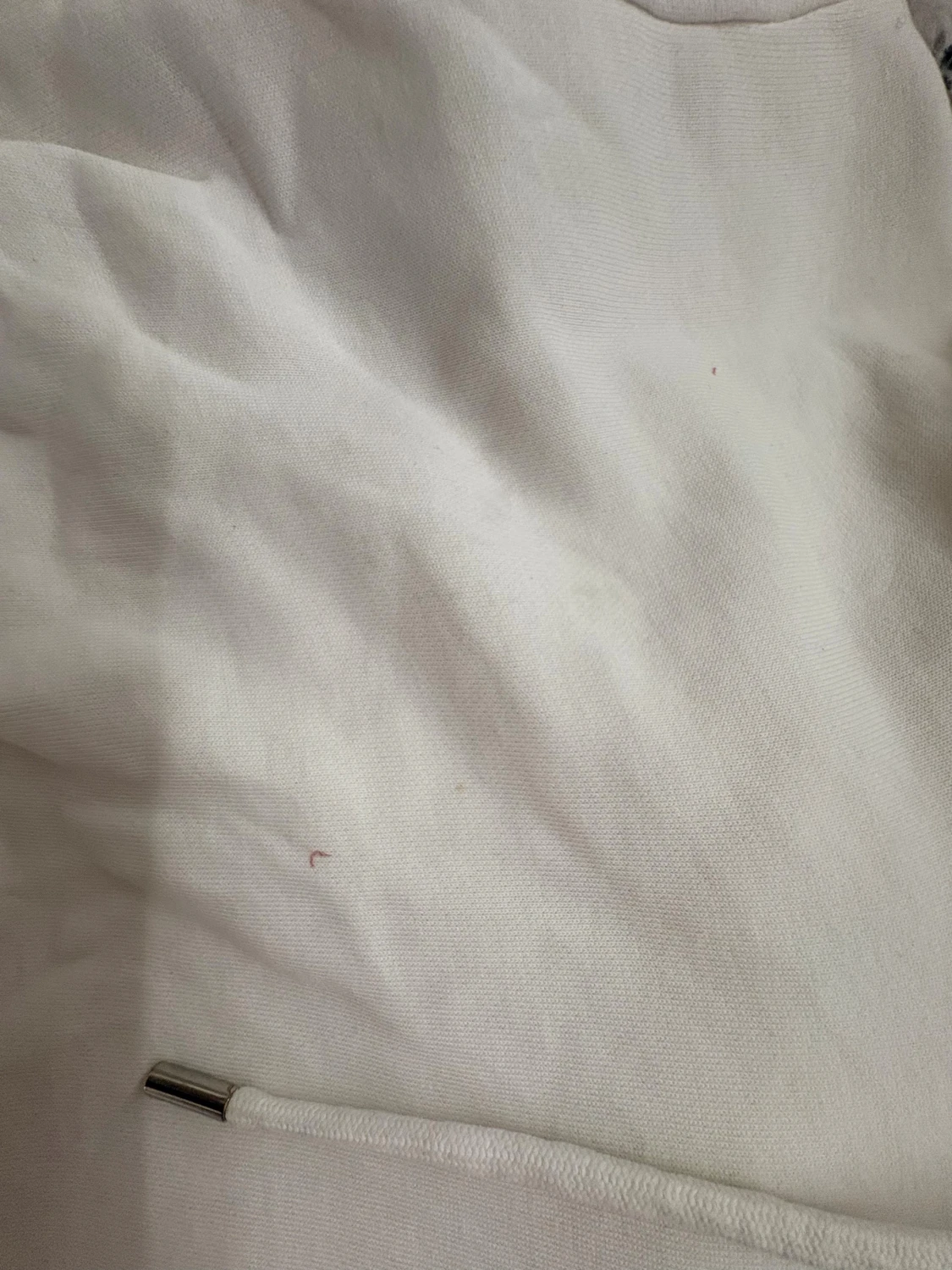 Vit hoodie från GANT med broderi - 2