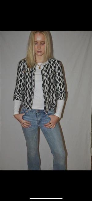 Köp via Instagram dm! - Instagram: vintessa_uf.                                                   Det går att köpa via Plick också men en extrakostnad på 20kr tillkommer! (349+20)