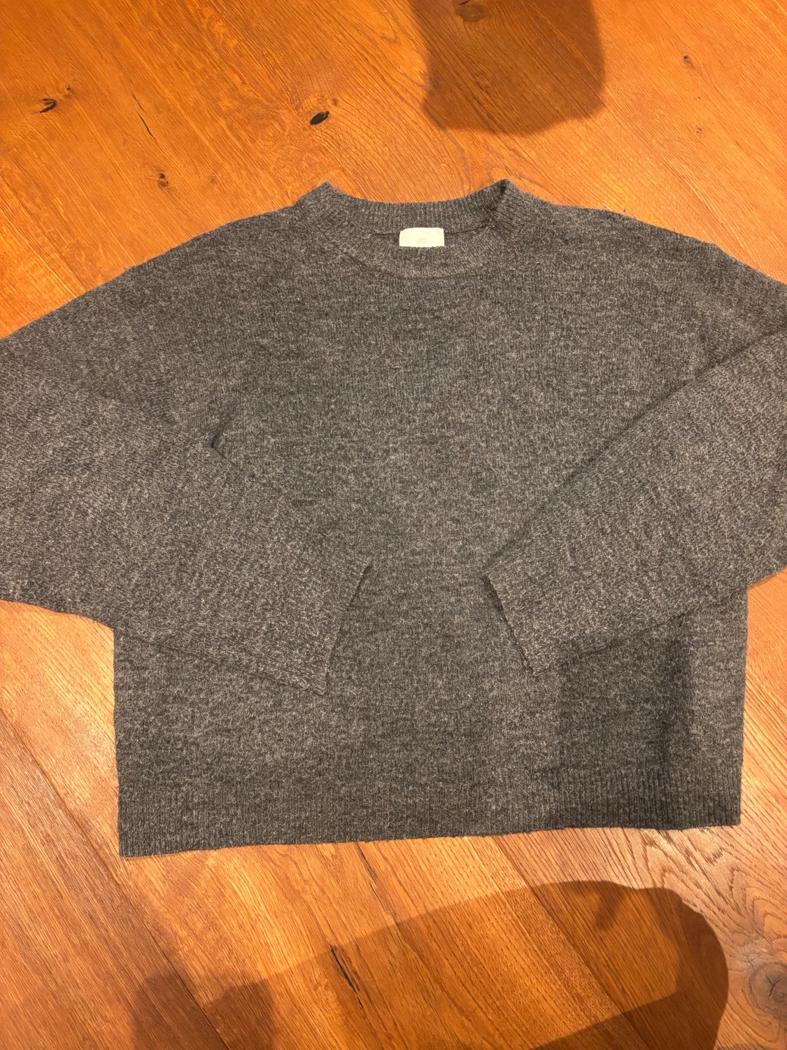 Mörkgrå stickad tröja - 2