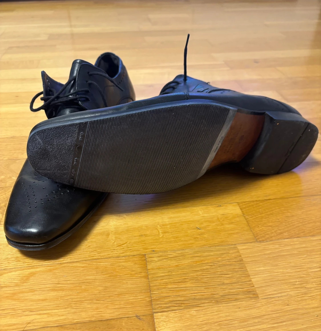 Bugatti kostym skor - 4