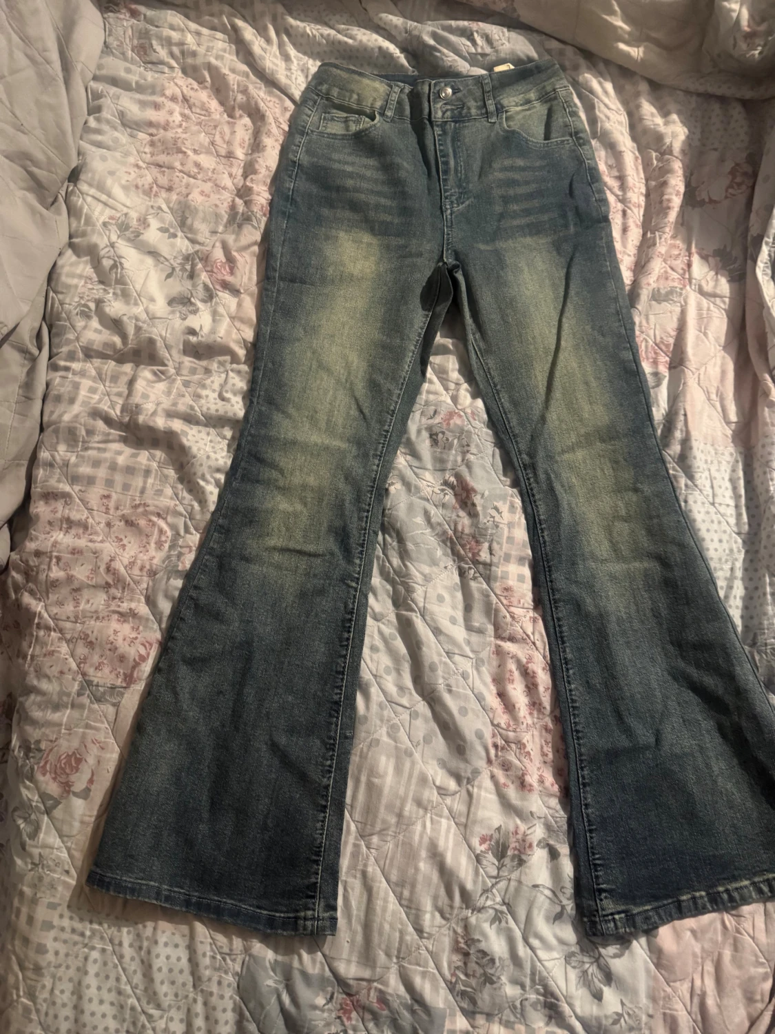 Blå bootcut jeans med slitningar - 1
