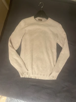 Beige stickad tröja från Stenströms - Beige merino ull stickad tröja från stenströms| S | nypris ca1300+| pris ej hugget i sten| skriv om du har mer frågor|