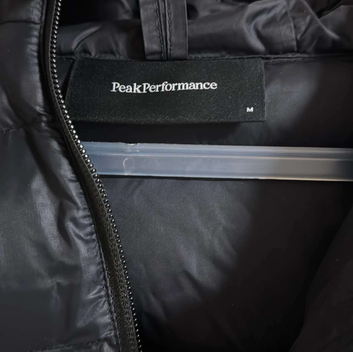 Svart dunjacka Peak Performance  - 2