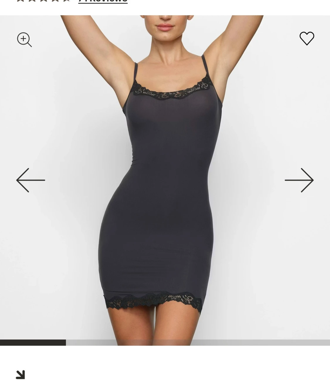 Svart spetsdetaljerad klänning 