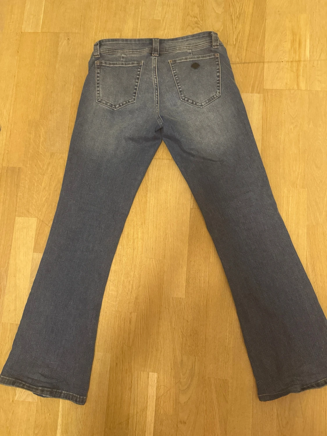 Low waist flare jeans - 1