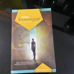 Dina sanningar: Livets upptäcktsfärd - En inspirerande bok för dig som vill bli huvudpersonen i ditt eget liv! Utforska vardagens utmaningar, relationer och hur du kan förändra ditt liv. Perfekt för unga vuxna som vill hitta sin egen väg och förstå sig själv bättre.