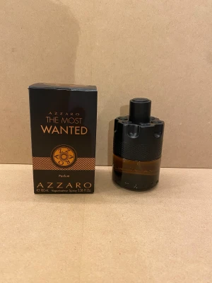 Azzaro The Most Wanted Parfum - Azzaro The Most Wanted Parfum, 100 ml. Snygg och modern design som sticker ut. Perfekt storlek för dig som vill ha en signaturdoft i din samling. Tillverkad i Frankrike.