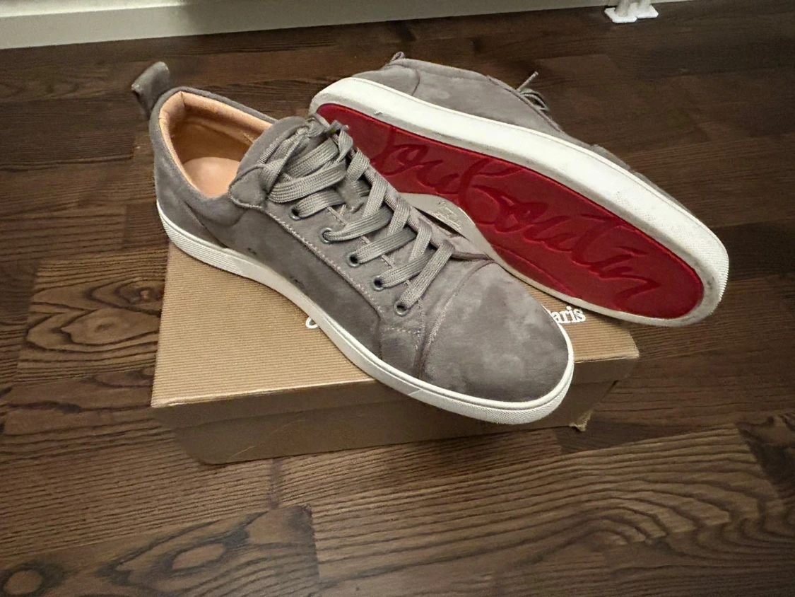Gråa skor från Louboutin