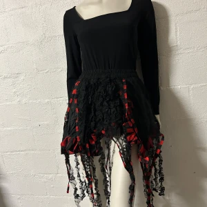 Kjol från Rock metal i onesize - Helt ny kjol fr Rock metal. Helresår i midjan.