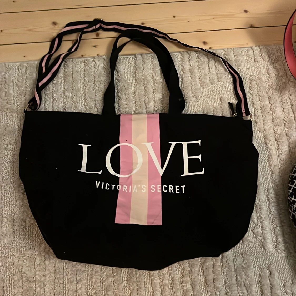 En ganska stor väska från Victoria secret