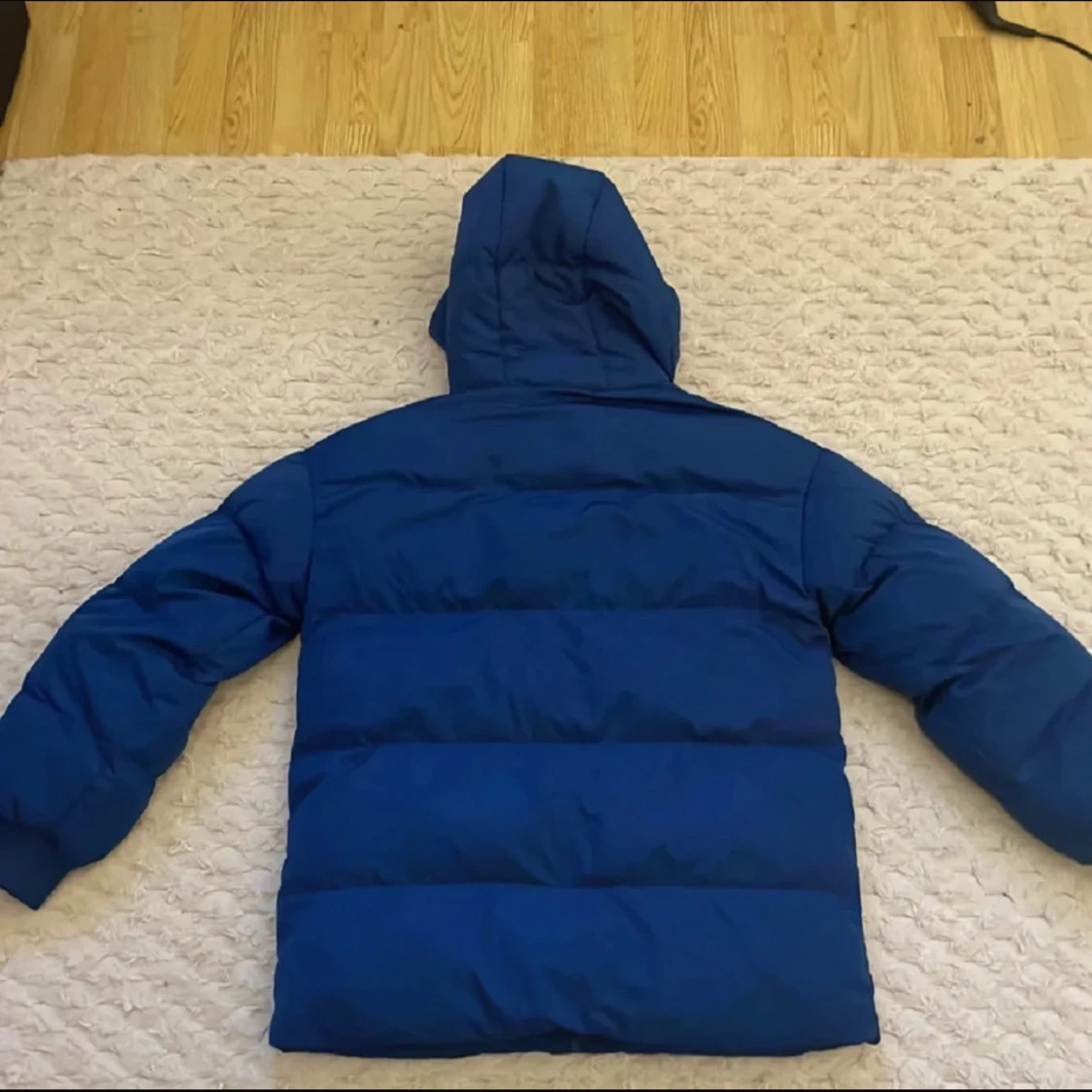 Blå pufferjacka med orange foder - 2