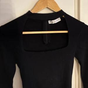 Tröja med cut out - Populär tröja från Zara