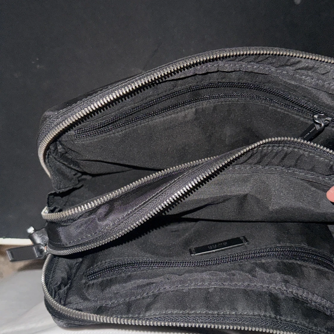 axelväska från BOSS/ It diskussion - 2