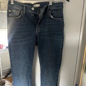 Blåa bloggar jeans - Low/mid rise jeans från Gina. Storlek 36. Minns ej nypris. Använd fåtal gånger.