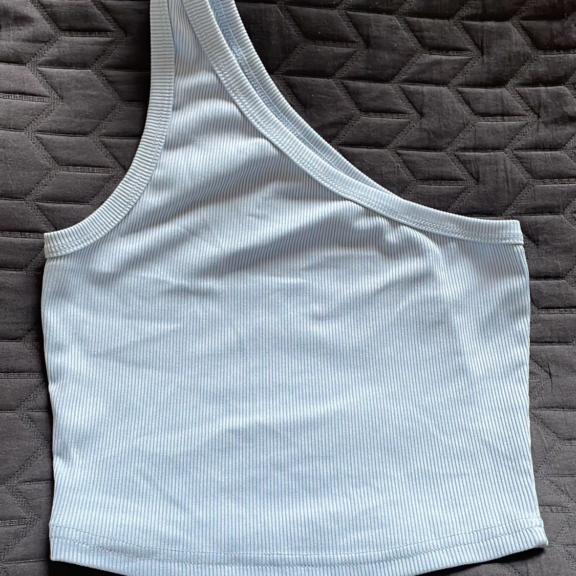 Ljusblå one shoulder ribbad topp
