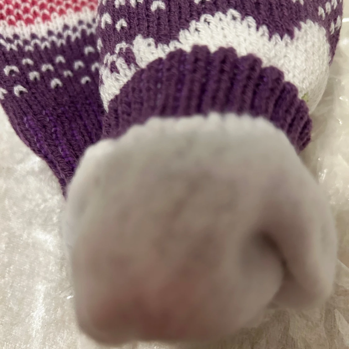 Två par stickade vantar med mönster - 2