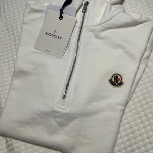 Moncler Half Zip Sweatshirt - Helt ny med tags. Strl M 