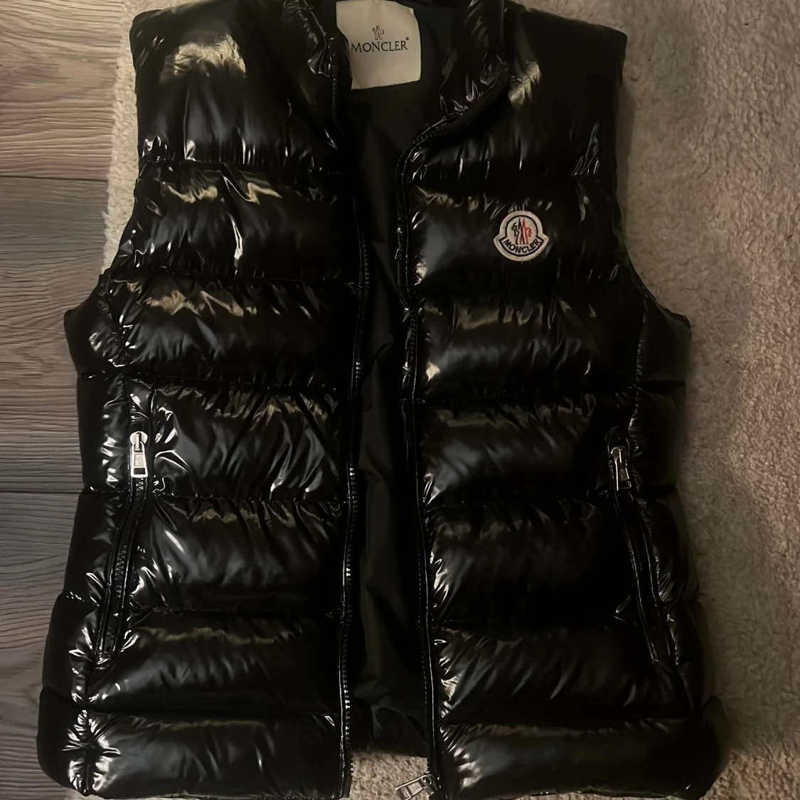 Svart dunväst från Moncler