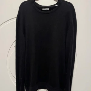 Jack & Jones tröja  - Jack & Jones tröja | Skick: 9/10 | Tilbehör: Endast tröja | Nypris: +- 399 SEK | Strolek: M | Pris kan diskuteras, vid fler bilder eller frågor hör av dig. 🍂🍁