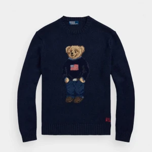 Ralph lauren tröja  - Säljer nu min tvär feta ralphlauren tröja, använd fåtal gånger. Strl S. Säljer för 2000, nypris 8000