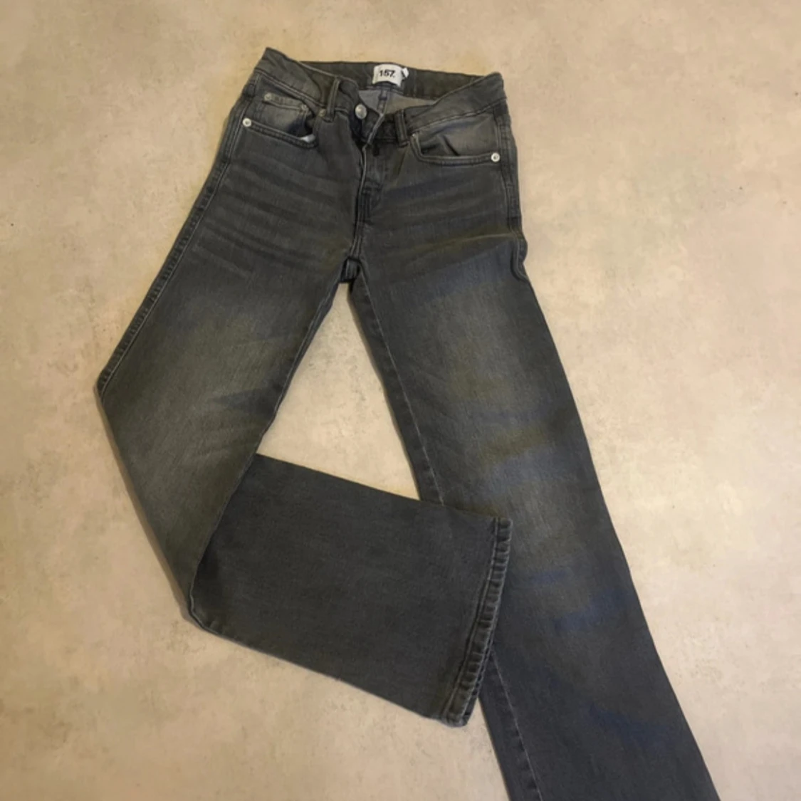 Gråa lågmidjade bootcut jeans - 4