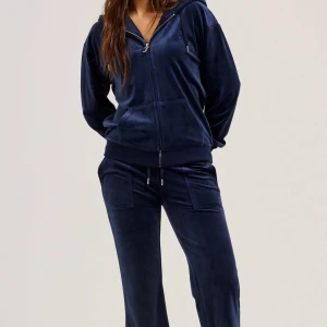 Byta jucy sett - Hej, jag har ett marinblått jucy sett i storlek M, men vill byta färg, så om ni är intresserade av att byta jucy sett med mig så skriv! Helst M men S går också! Fler bilder kan fås.