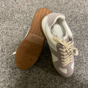 Maison Margiela Gat - Säljer dessa riktigt goa margielas. Nyskick, låda och dustbag medföljer. Pris går att diskutera först till kvarn!