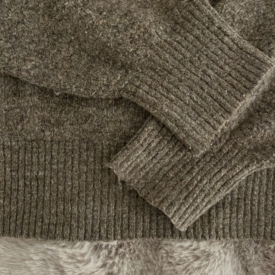 Brun/grå offshoulder stickad tröja - 2