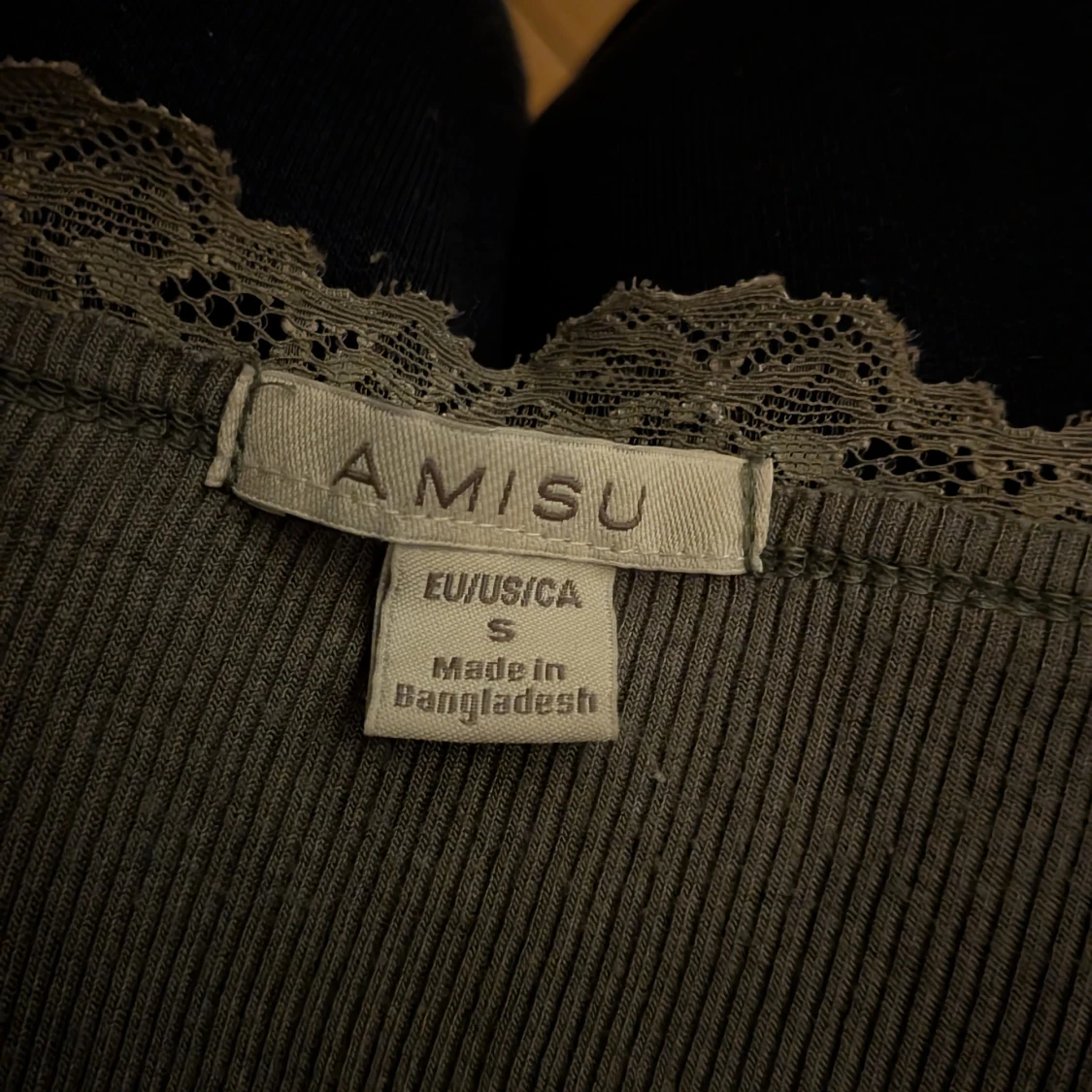 Ett grönt ribbat spets linne - 3