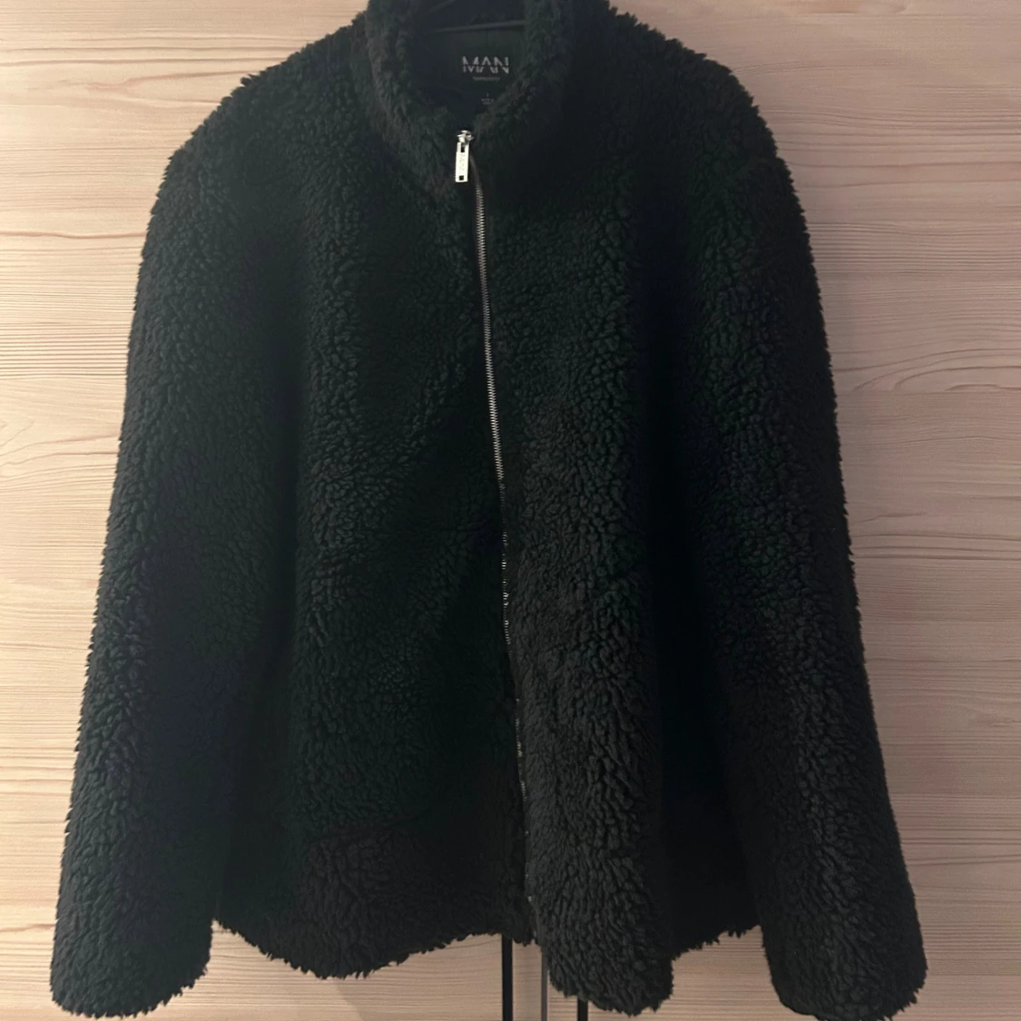 Svart teddyjacka från boohooMAN