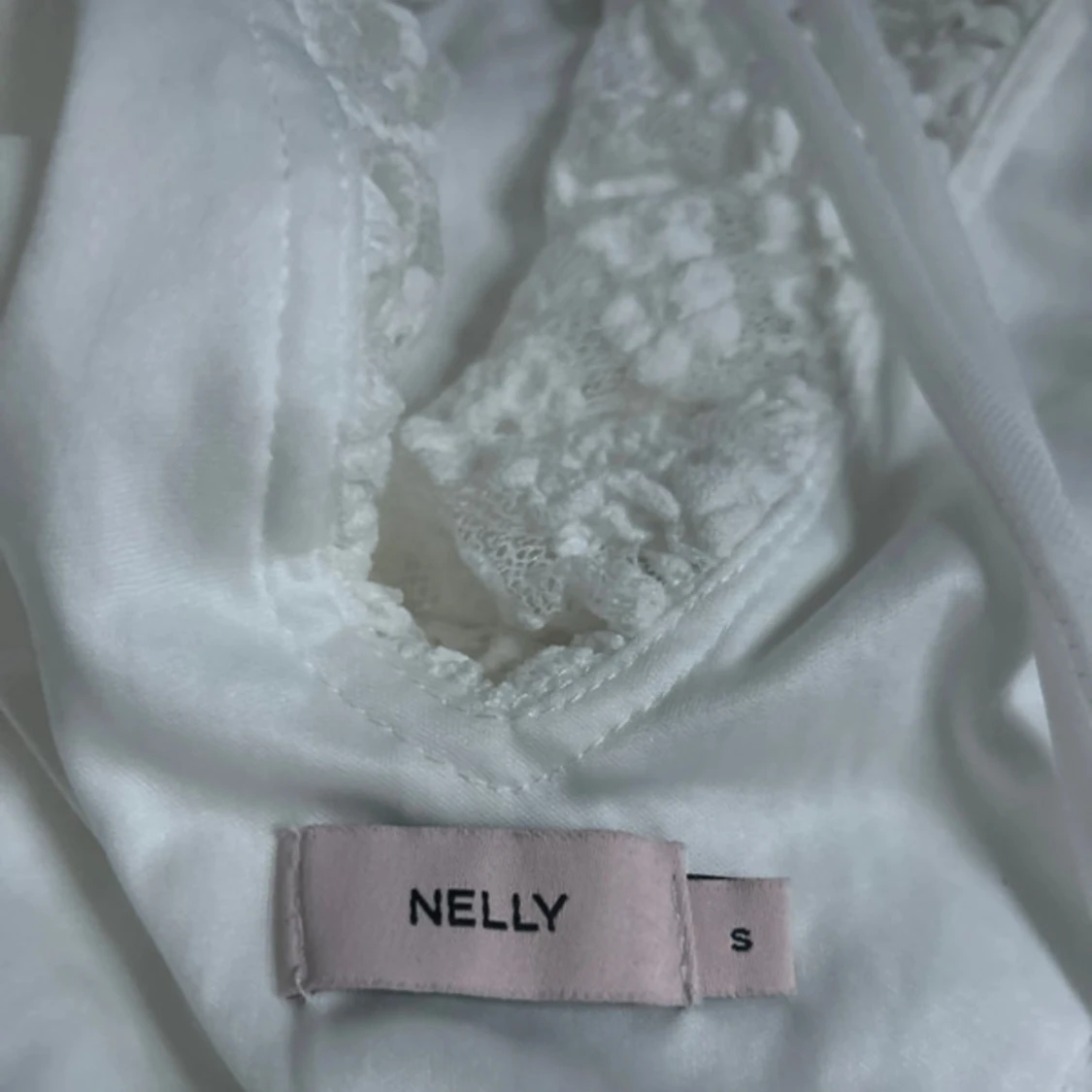 Vit spetsklänning med volanger - 4