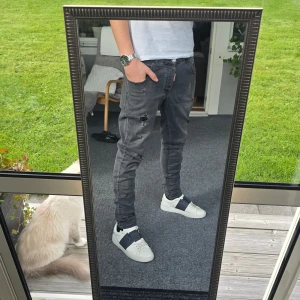Dsquared jeans - Dsquared2 jeans i storlek 32/32. Dsquared2 jeans brukar ligga på över 8000 kr. Så detta är ett väldigt bra pris. 🤩