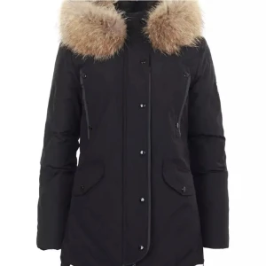 RockandBlue Vinterjacka - RockandBlue Vinterjacka i storlek 36 men passar även 34! Använd fåtal gånger och har inga defekter! Säljer den eftersom den tyvärr inte är min stil längre, köptes för 1 och ett halvt år sedan.