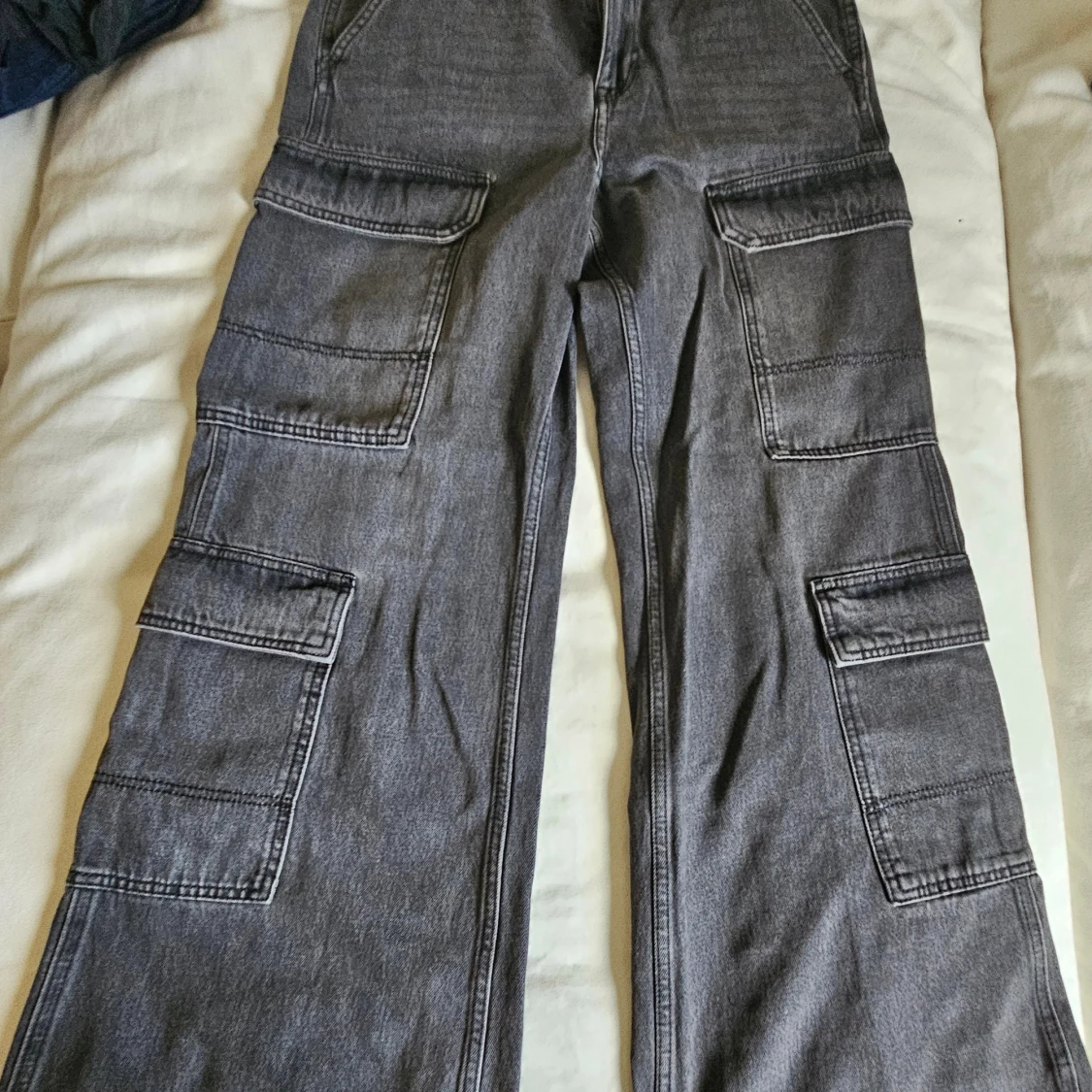 Grå cargopants från H&M Divided