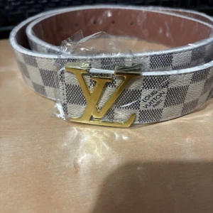 L V bälte/skärpa - Oanvänd, 115 cm