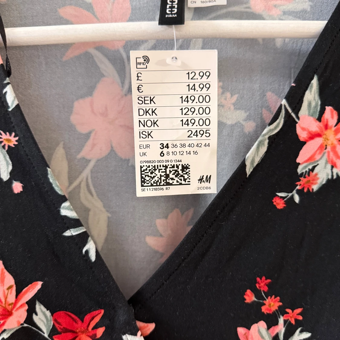 Svart blommig kortklänning H&M - 1