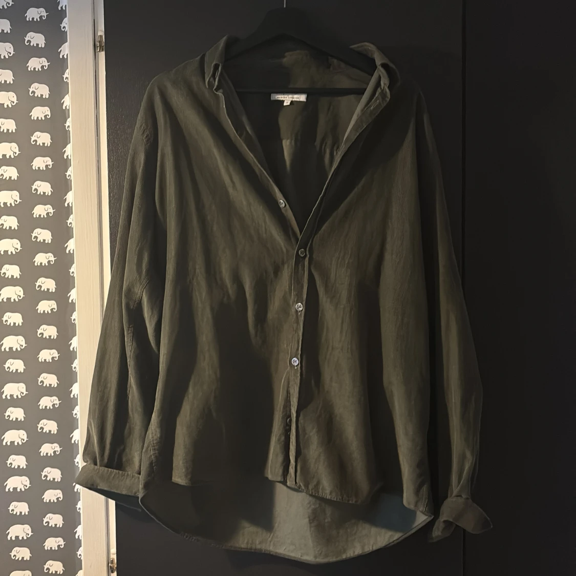 Olivgrön skjorta från Ljung 