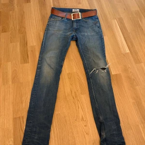 ACNE STUDIOS jeans  - ACNE STUDIOS size 31/34 vintage straight ish jeans i en sjukt snygg blå färg. En av mina favorit par, skriv vid intresse
