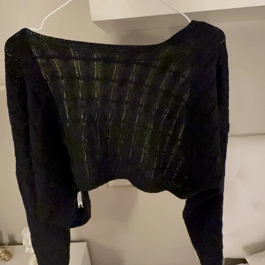 Svart croppad stickad tröja - 2
