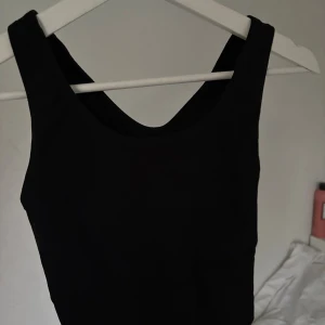 Svart ribbat sportlinnne - Svart sportlinne